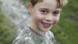 Prinz George ist schon jetzt ein echter Schlawiner. Auf den Fotos zu seinem 7. Geburtstag zeigt sich der Sohn von Kate und William mit süßem Zahnlücken-Grinsen. (Bild: AP)