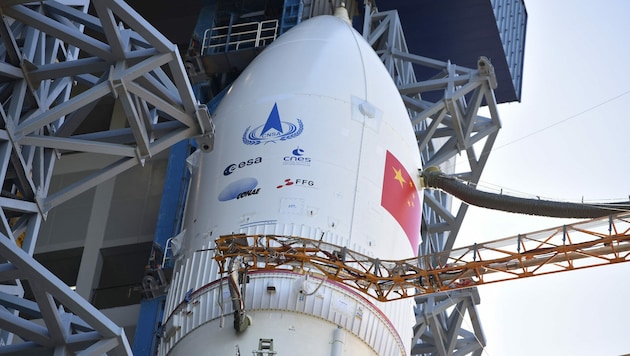 Das Logo der Österreichischen Forschungsförderungsgesellschaft FFG prangt prominent auf der Rakete. (Bild: CHINA NATIONAL SPACE ADMIN. CNSA)