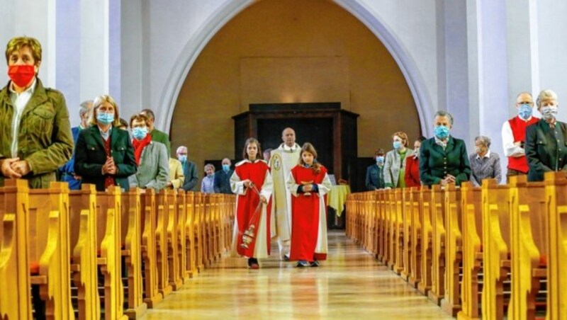 Maskenpflicht und Abstand halten wird es wohl auch noch zu Ostern in den heimischen Kirchen heißen. (Bild: GERHARD SCHIEL)