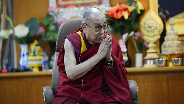 Segen vom geistlichen Oberhaupt der Tibeter für den EU-Deal (Bild: APA/AFP/Lobsang Wangyal)