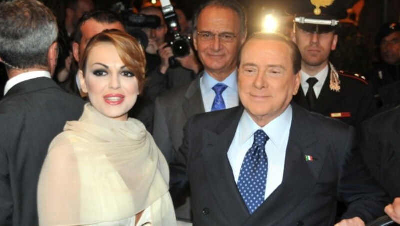 Silvio Berlusconi und Francesca Pascale (Bild: LUCA TURI / EPA / picturedesk.com)