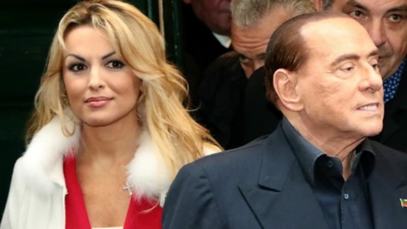 Silvio Berlusconi und Francesca Pascale (Bild: CARLO HERMANN / AFP / picturedesk.com)