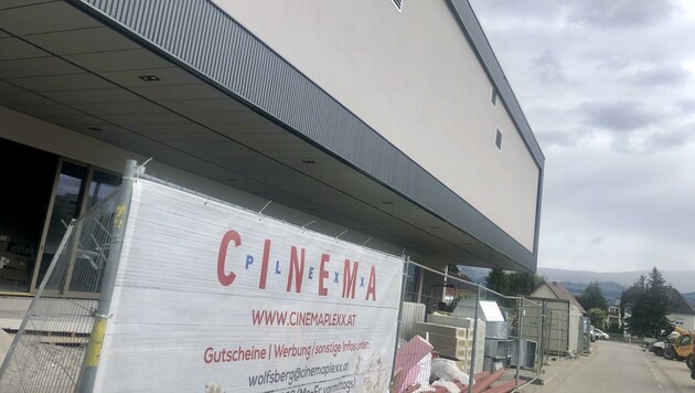 In wenigen Tagen wird das Cinemaplexx Wolfsberg eröffnet. Das „Sägewerk“ lädt bereits ein. (Bild: Hronek Eveline)