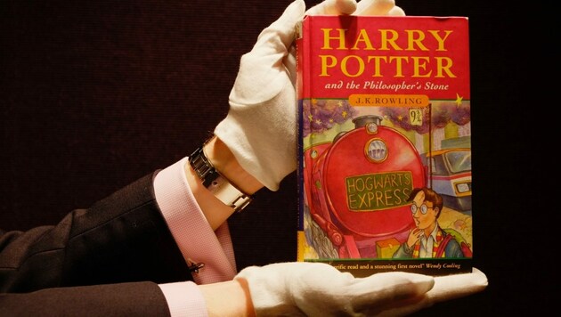„Harry Potter und der Stein der Weisen“ kam 1997 in die Buchläden. Bereits 2017 wurde eine seltene Erstausgabe bei einer Auktion in den USA für rund 67.800 Euro versteigert. (Bild: www.photopress.at)