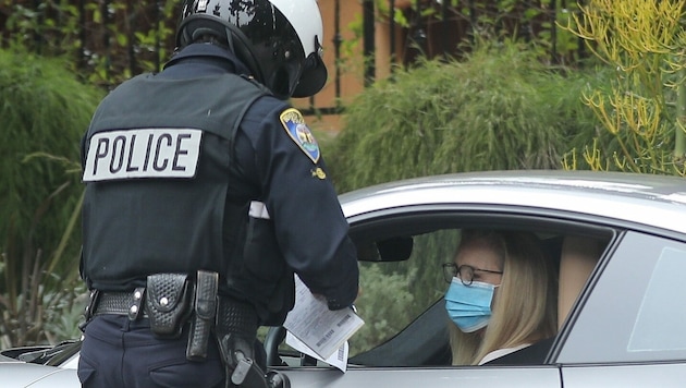 Lisa Kudrow bekommt einen Strafzettel. (Bild: www.photopress.at)
