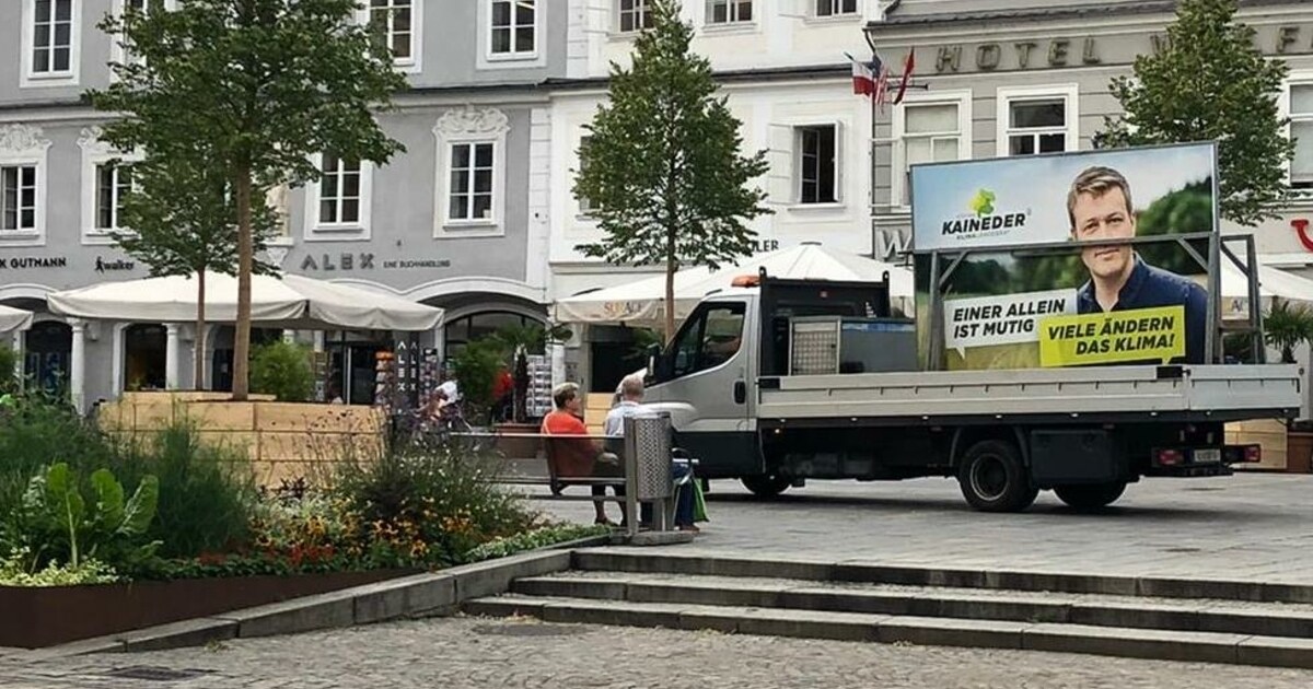 Linzer Hauptplatz - Zum Glück Nicht Autofrei: Lkw Bringt Grünen-Plakat ...