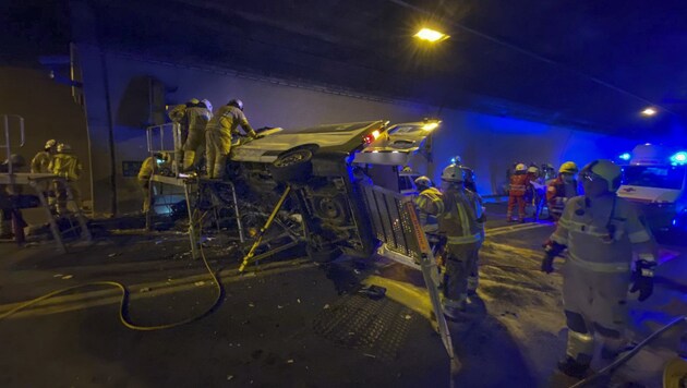 Der Tunnel musste für rund drei Stunden gesperrt werden. (Bild: Zeitungsfoto.at/Team)