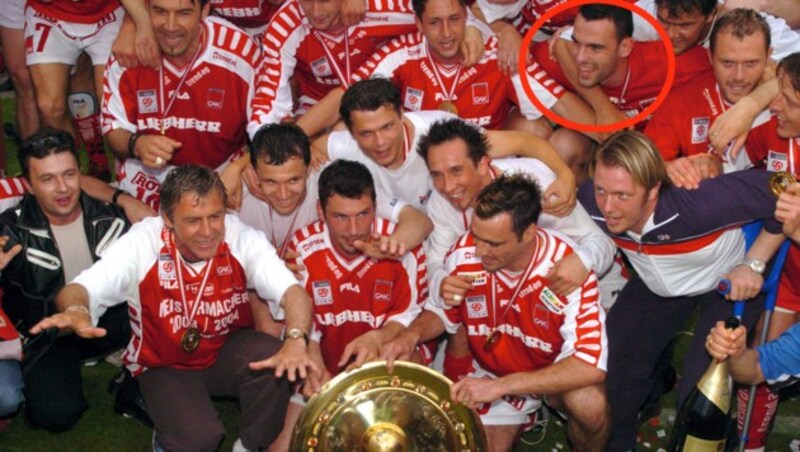 Naumoski mit der Meistermannschaft 2004 (Bild: GEPA pictures)