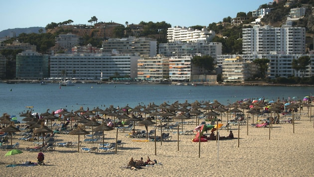Der Strand von Palma de Mallorca auf der Baleareninsel Mallorca (Bild: AP)