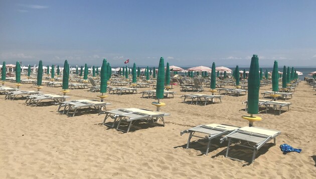 Am Strand von Lignano blieben im Vorjahr viele Plätze am Strand leer. 2021 soll dies anders sein. (Bild: Martin Grob)