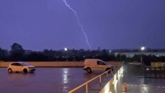 Regen, Blitz und Donner am Dienstagabend über Wien (Bild: Franz Hollauf)