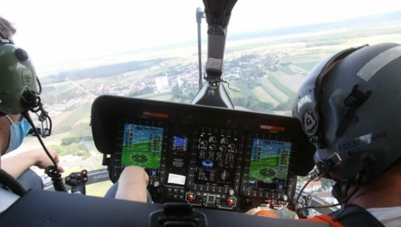 Glascockpit: Sämtliche Anzeigen sind digital, ein Autopilot fliegt - wie in modernen Airlinern - hauptsächlich den Hubschrauber. (Bild: Mader)