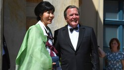 Gerhard Schröder mit seiner Frau Soyeon Schröder-Kim (Bild: APA/AFP)