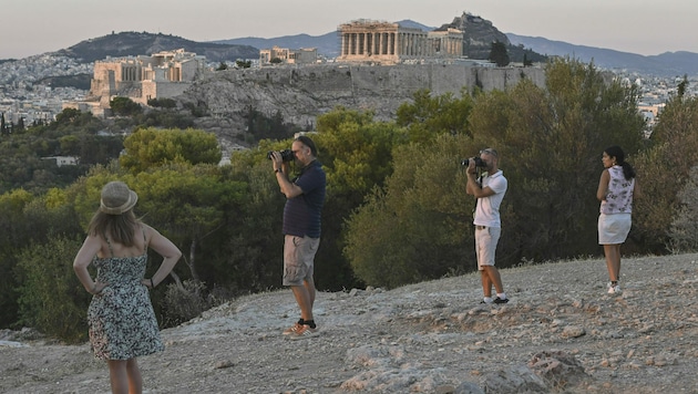 Athen will nach dem Höhepunkt der Corona-Krise Touristen wieder ins Land locken. (Bild: AFP)