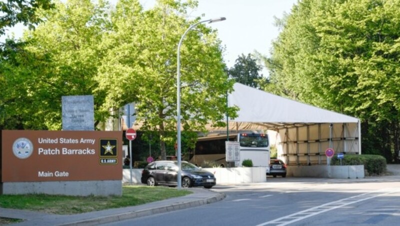 Das EUCOM (im Bild der Haupteingang zum Militärgelände) übersiedelt von Stuttgart nach Mons in Belgien. (Bild: APA/AFP/THOMAS KIENZLE)