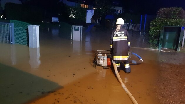 Sieben Wehren stehen in Klein St. Veit bei Völkermarkt im Einsatz. (Bild: Georg Bachhiesl)