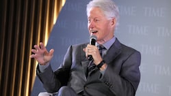 Aus jüngst veröffentlichten Gerichtsprotokollen geht hervor, dass Virginia Giuffre den ehemaligen US-Präsidenten Bill Clinton mit „zwei jungen Mädchen“ auf Epsteins privater Insel gesehen haben will. (Bild: AP)