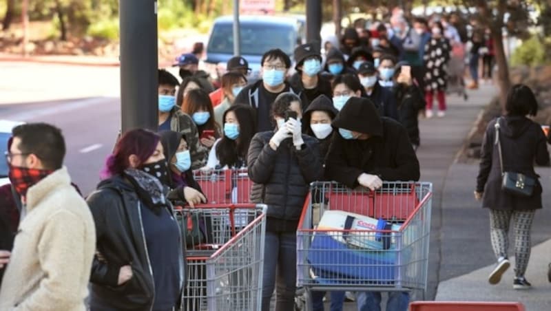 In der australischen Metropole Melbourne kommt des derzeit wieder zu Hamsterkäufen, weil die Menschen mit besonders strengen Corona-Maßnahmen im Bundesstaat Victoria rechnen. (Bild: AFP )