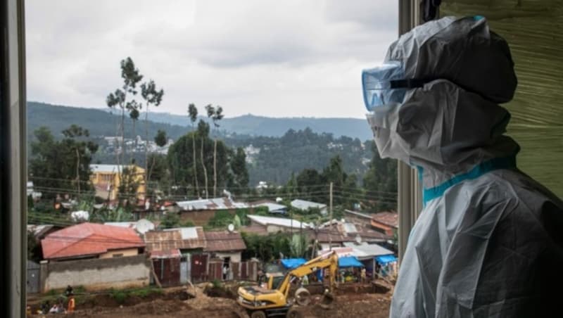 Ein Arzt in der äthiopischen Hauptstadt Addis Abeba macht eine Pause nach einer 12-Stunden-Schicht. (Bild: AFP )