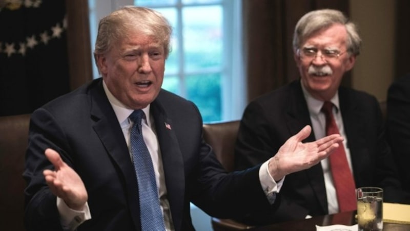 Von 2018 bis 2019 war John Bolton (r.) der nationale Sicherheitsberater von US-Präsident Donald Trump. (Bild: AFP)