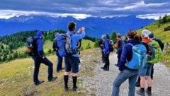 Bei unserer Wanderung zeigte sich das Wetter besonders wechselhaft - mit Wind, Sonne, Wolken und Regen; perfekt fürs Wetterseminar. (Bild: Wallner Hannes)