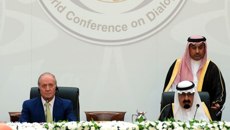 Archivaufnahme aus dem Jahr 2008: Juan Carlos I. als Gastgeber bei der Welt-Dialog-Konferenz mit dem damaligen saudischen König Abdullah (Bild: APA/AFP/Pierre-Philippe MARCOU)