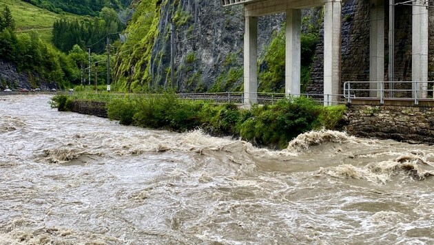 Erst vor einigen Wochen kam es in Salzburg zu einem Hochwasser, hier an der Salzach bei Schwarzach im Pongau (Bild: Roland Hölzl)