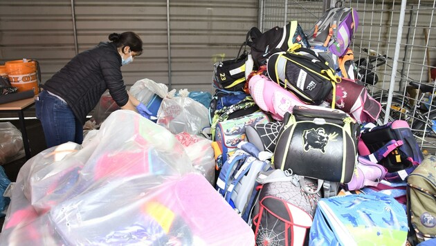 Insgesamt wurden seit Beginn des Projektes bereits 14.100 Schultaschen gesammelt und an bedürftige Familien in Tirol und im Ausland verteilt. (Bild: Andreas Fischer)