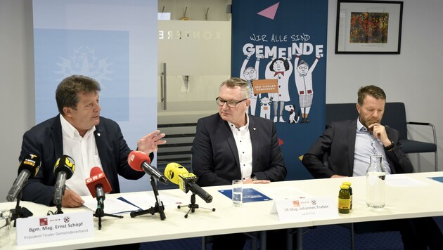 Gemeindeverbands-Präsident Ernst Schöpf, LR Johannes Tratter und GemNova-Geschäftsführer Alois Rathgeb (v. li.). (Bild: Andreas Fischer)
