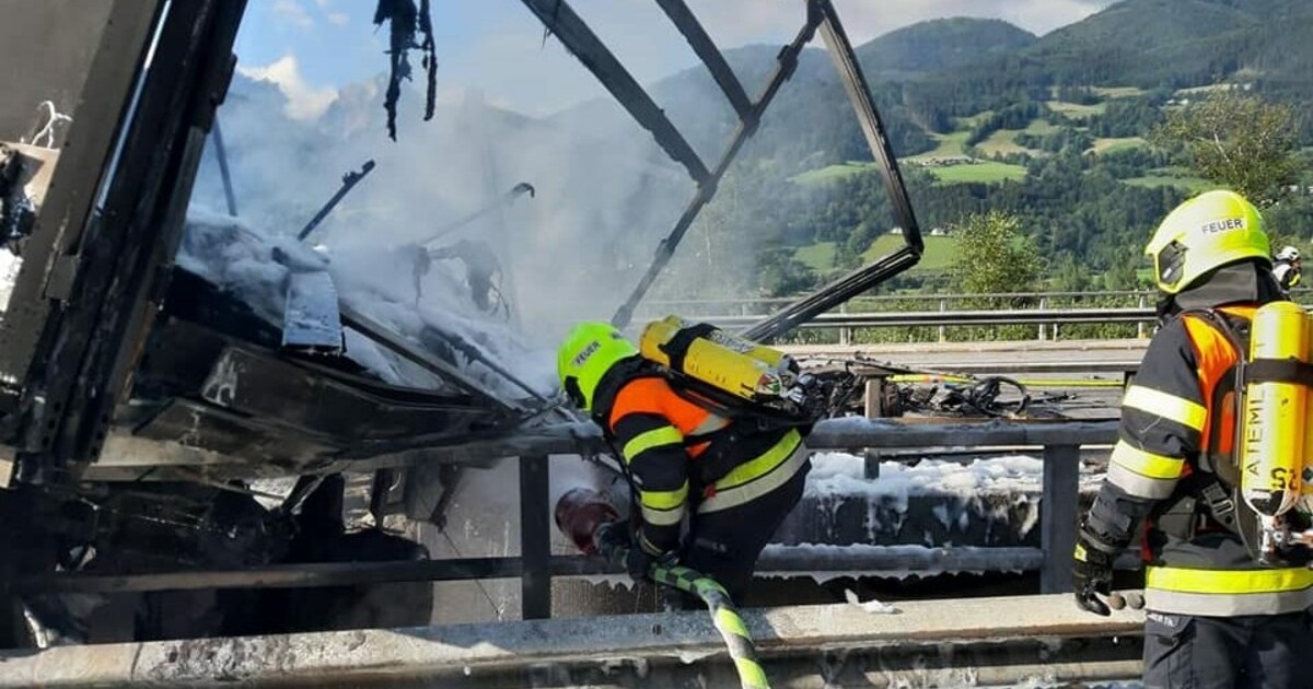 Enormer Schaden - A9 Bei Trieben Nach Unfall Nur Einspurig Befahrbar ...