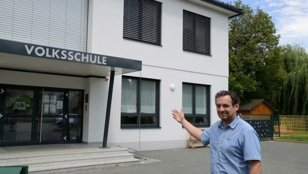Bürgermeister Fassl freut sich auf die modernisierte Volksschule. (Bild: Weber Franz)