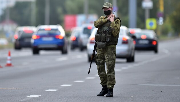 Egy katona Minszkben (Bild: AFP)