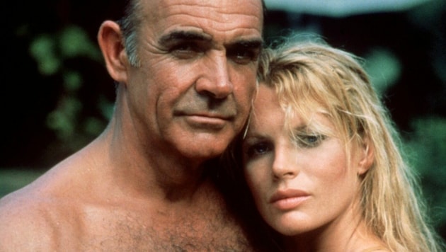 Das Archivbild von 1983 zeigt den britischen Schauspieler Sean Connery als 007 in einer Szene mit Kim Basinger in dem Film „Sag niemals nie“. (Bild: dpa/dpaweb)