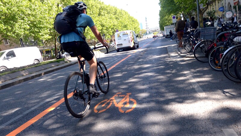 Neue Radwege in Wien (Bild: APA/HERBERT PFARRHOFER)