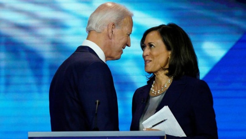 Der demokratische Präsidentschaftskandidat Joe Biden hat nun seine lange hinausgezögerte Entscheidung getroffen. Er geht mit Ex-Staatsanwältin und Senatorin Kamala Harris ins Rennen ums Weiße Haus. (Bild: AP)