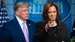 Das Rennen um die Präsidentschaft in den USA zwischen der demokratischen Kandidatin Kamala Harris und ihrem republikanischen Widersacher Donald Trump ist Umfragen zufolge äußerst knapp. (Bild: AFP/Robyn Beck, AP, Krone KREATIV)