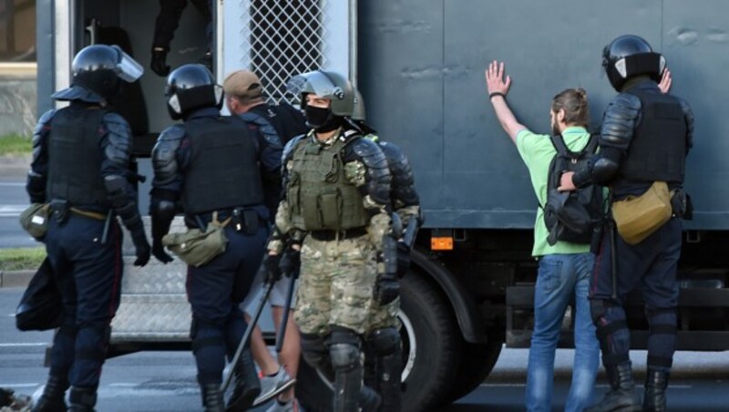 Erneut wurden zahlreiche Demonstranten festgenommen. (Bild: AFP)