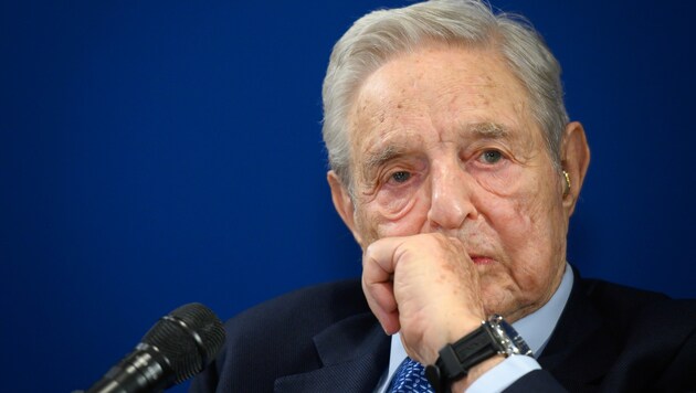 Der Finanzinvestor George Soros zeigt sich besorgt ob der aktuellen globalen Entwicklungen. (Bild: AFP/Fabrice COFFRINI)