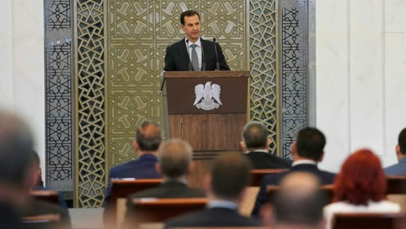 Assad sprach das erste Mal vor den neuen Parlamentariern, die im Juli gewählt worden waren. Die regierende Baath-Partei hatte wie erwartet die Mehrheit gewonnen. Sie bildet mit Verbündeten das Bündnis „Die Nationale Einheit“. (Bild: AP)