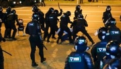 Die Polizei in Weißrussland ging brutal gegen die Demonstranten vor. (Bild: AP)