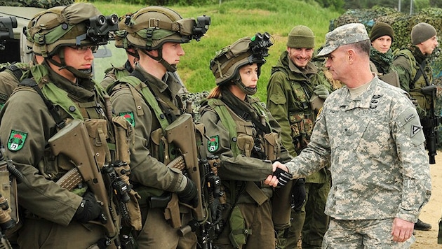 Soldaten des Jägerbataillons 25 bei einer gemeinsamen Übung 2014 mit US-Streitkräften in Deutschland (Bild: US Army TSC )