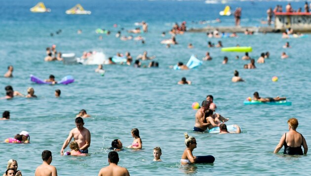 Kroatien hat einen neuen Höchststand an Neuinfektionen gemeldet - viele Touristen bringen das Virus dann auch mit in ihre Heimatländer. (Bild: AFP)