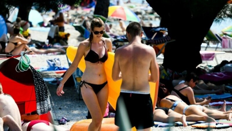 Vor allem ausländische Touristen lassen sich ihre Stranderlebnisse in Kroatien von der Corona-Pandemie nicht vermiesen. (Bild: AFP)