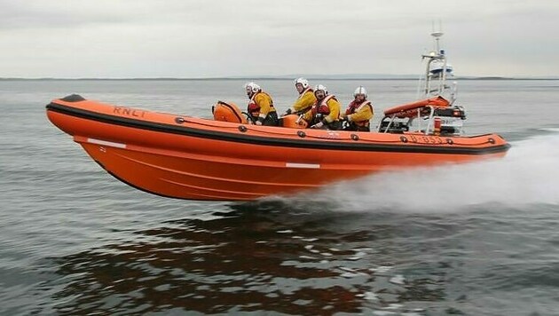 Die ganze Nacht über hat auch ein Team der Seenotrettungsorganisation Galway RNLI nach den beiden Cousinen gesucht. (Bild: RNLI/Galway)