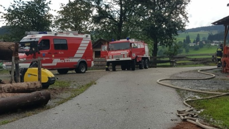 Neuen Feuerwehren sind im Einsatz. (Bild: Bachhiesl)