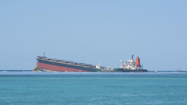 Der Tanker Wakashio ist vor Mauritius auf Grund gelaufen. (Bild: AP)