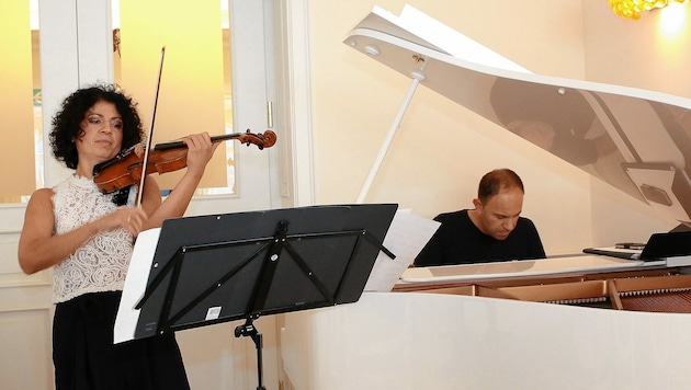 Der Brunch wird von der Anadi-Bank gesponsert; musikalische Gäste: Karen Asatrian (Piano) und Anna Hakobyan (Violine). (Bild: kht)