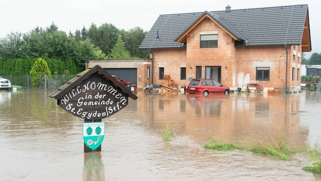 Überflutungen in St. Egyden (NÖ) (Bild: Einsatzdoku.at)