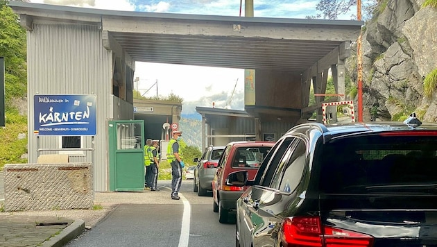 Höchstens eine Stunde wartet man derzeit an den heimischen Grenzen. (Bild: Hannes Wallner)