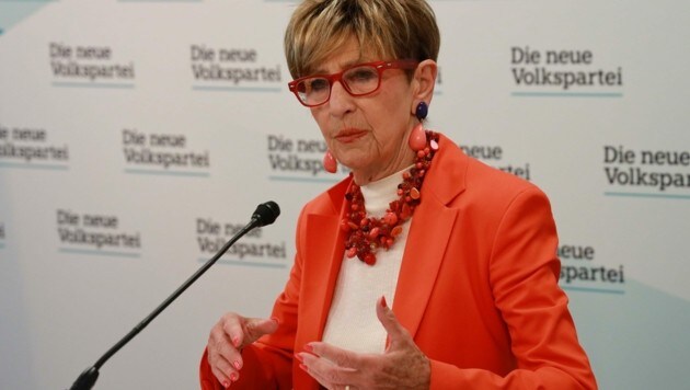 Seniorenbund-Chefin Ingrid Korosec stellt sich demonstrativ hinter Bundeskanzler Sebastian Kurz (ÖVP). (Bild: Zwefo)